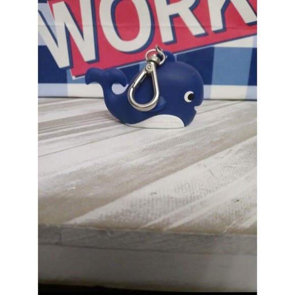 Bath & Body Works rare Blue Whale pocketbac holder - Picture 2 of 3